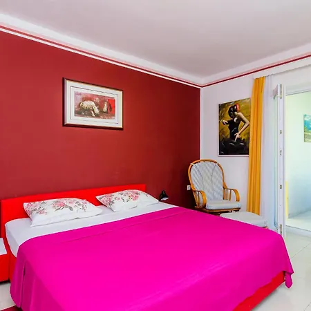 One-bedroom In דירה